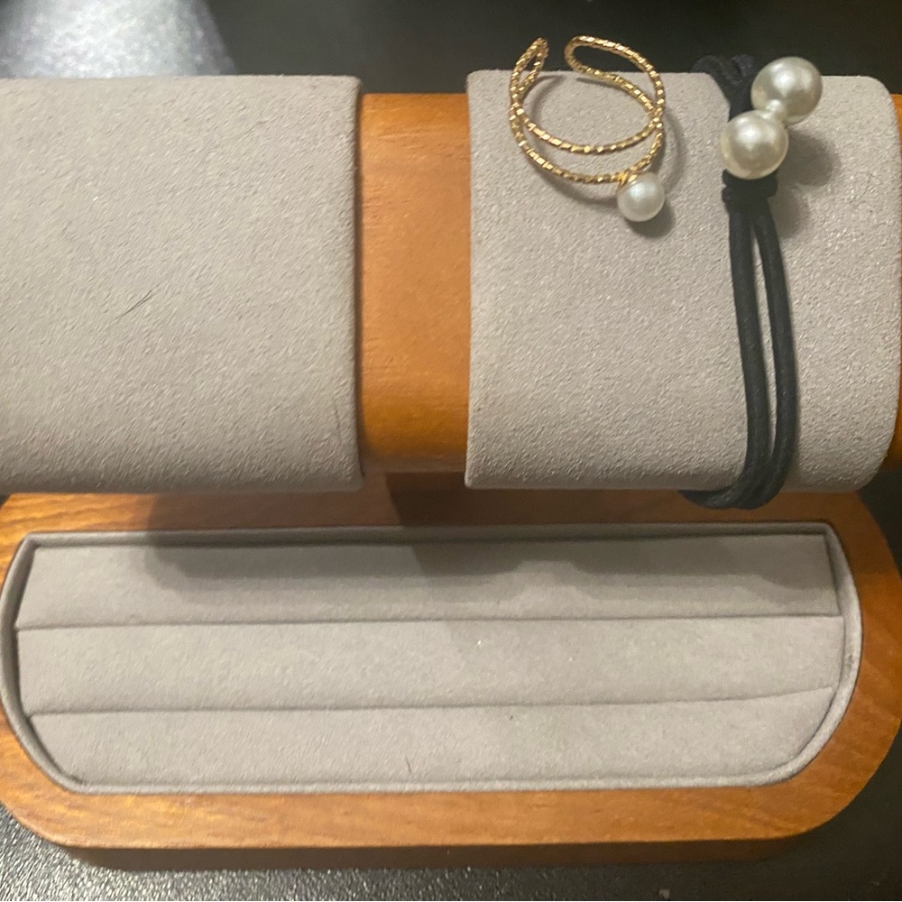 Elegant Gold and Pearl Hair Tie